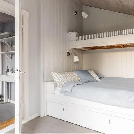 Lindstol - Beautiful Cabin In Wonderful Risor! Casa de Férias