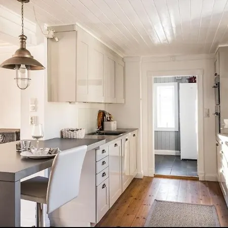 Lindstol - Beautiful Cabin In Wonderful Risor! 度假居 *
